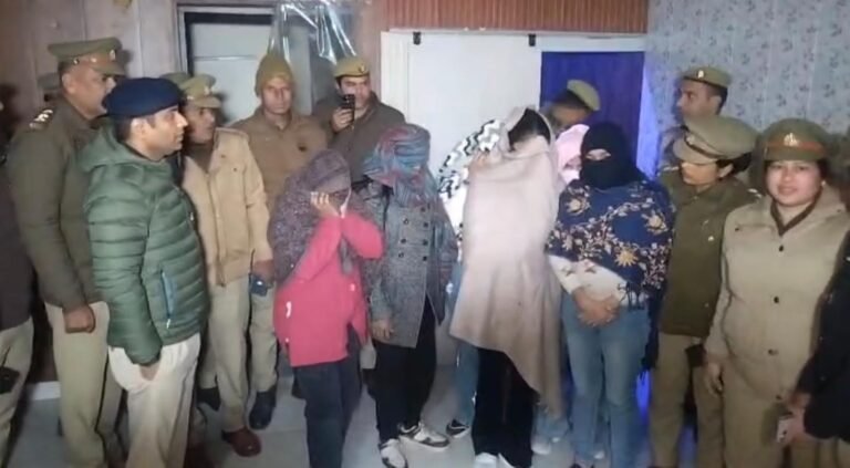 मेरठ में स्पा सेंटर की आड़ में देहव्यापार का भंडाफोड़ , 20 महिलाएं और एक युवक गिरफ्तार , अश्लील सामग्री बरामद