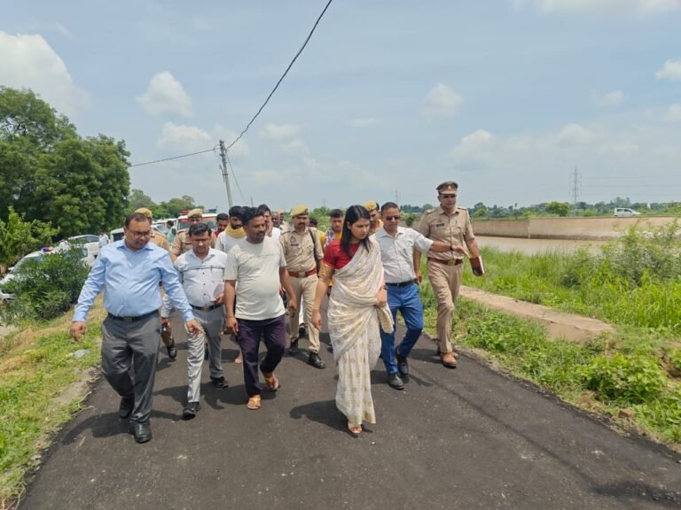कांवड़ यात्रा-2026: डीएम ने प्रमुख कांवड़ मार्गों का किया निरीक्षण, गड्ढे भरने और सुरक्षा व्यवस्था मजबूत करने के दिए निर्देश