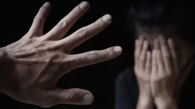 हापुड़: पढ़ने गई 6 वर्षीय बच्ची से कथित गलत व्यवहार का आरोप, ग्रामीण की सतर्कता से सामने आया मामला; पुलिस ने दर्ज किया केस