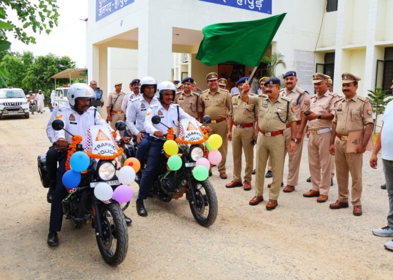 हापुड़ पुलिस के बेड़े में शामिल हुईं हाईटेक इंटरसेप्टर बाइक्स, ओवरस्पीडिंग पर मौके पर ही होगा ई-चालान