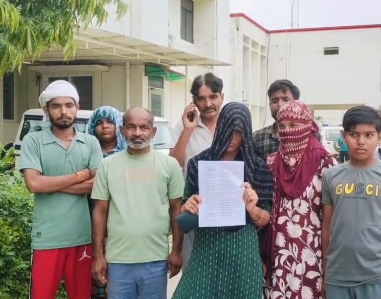 15 साल की बेटी को ‘बेचकर शादी’ कराने का आरोप! मां की शिकायत से हापुड़ में सनसनी, डीएम-एसपी से लगाई न्याय की गुहार