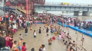 आषाढ़ अमावस्या पर गढ़मुक्तेश्वर में उमड़ा जनसैलाब, ब्रजघाट से लठीरा तक गूंजे ‘हर-हर गंगे’, एनएच-9 पर रेंगते रहे वाहन