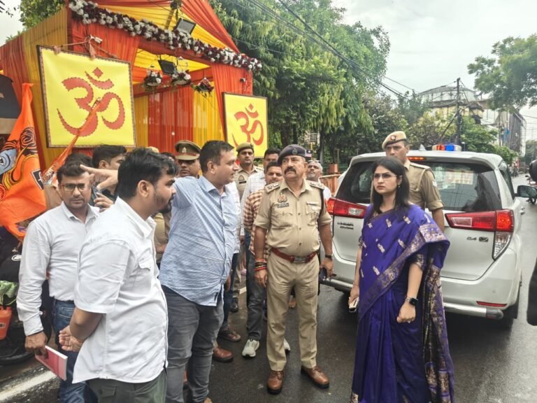 कांवड़ियों की सेवा में कोई कमी नहीं! DM कविता मीना ने आदर्श कांवड़ शिविरों का किया निरीक्षण, अधिकारियों को दिए सख्त निर्देश