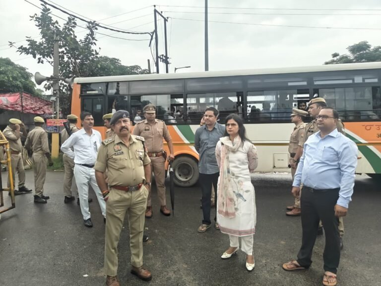 कांवड़ यात्रा की व्यवस्थाओं का डीएम-एसपी ने किया औचक निरीक्षण, श्रद्धालुओं की सुविधा और सुरक्षा पर दिया विशेष जोर