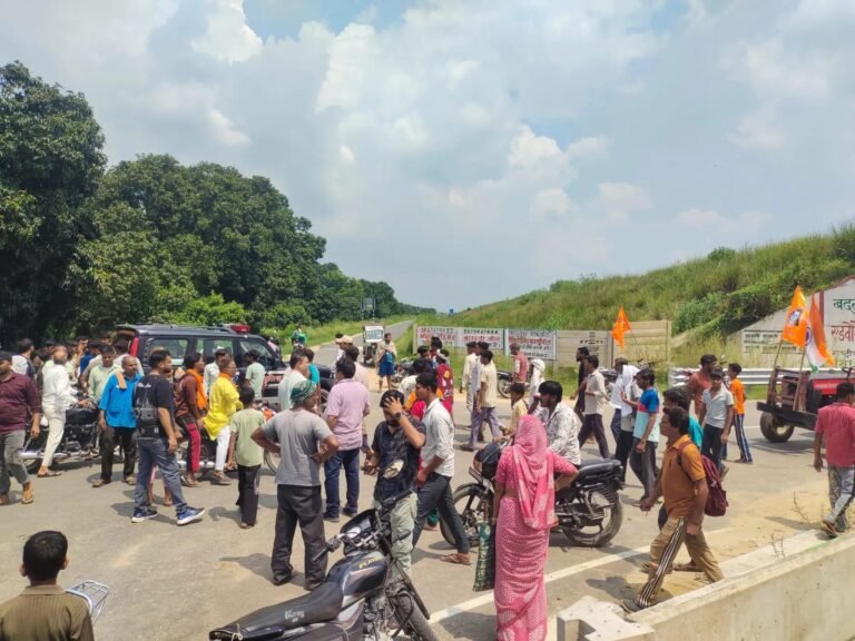 कांवड़ियों के बीच मांस फेंकने का आरोप, गंगा एक्सप्रेसवे पर मचा हड़कंप; एक युवक पकड़ा, दो फरार