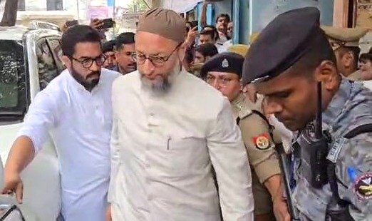 ओवैसी कड़े सुरक्षा घेरे में पहुंचे कोर्ट, छिजारसी टोल फायरिंग मामले में दी गवाही