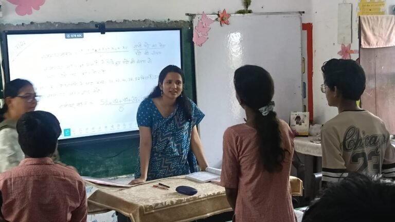 डायट परिसर में शिक्षकों के ‘सक्षम’ प्रशिक्षण का सीडीओ ने किया औचक निरीक्षण