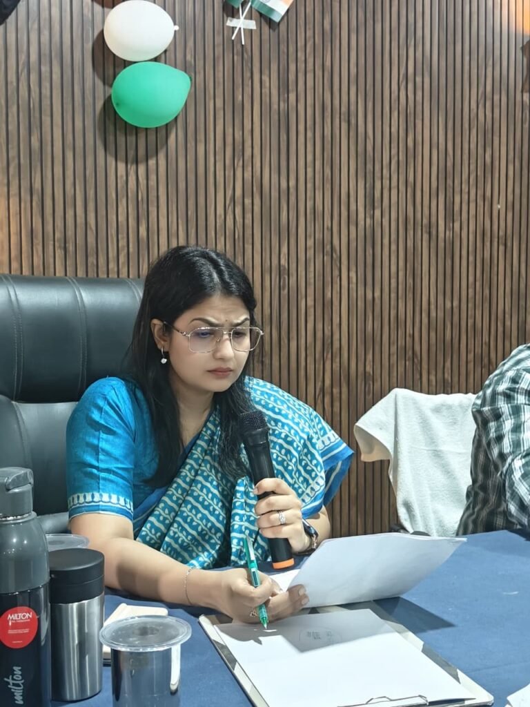 तहसील दिवस से पहले डीएम ने गर्भवती महिलाओं की कराई गोद भराई, बांटी पोषण किट; 87 शिकायतों में 15 का मौके पर निस्तारण