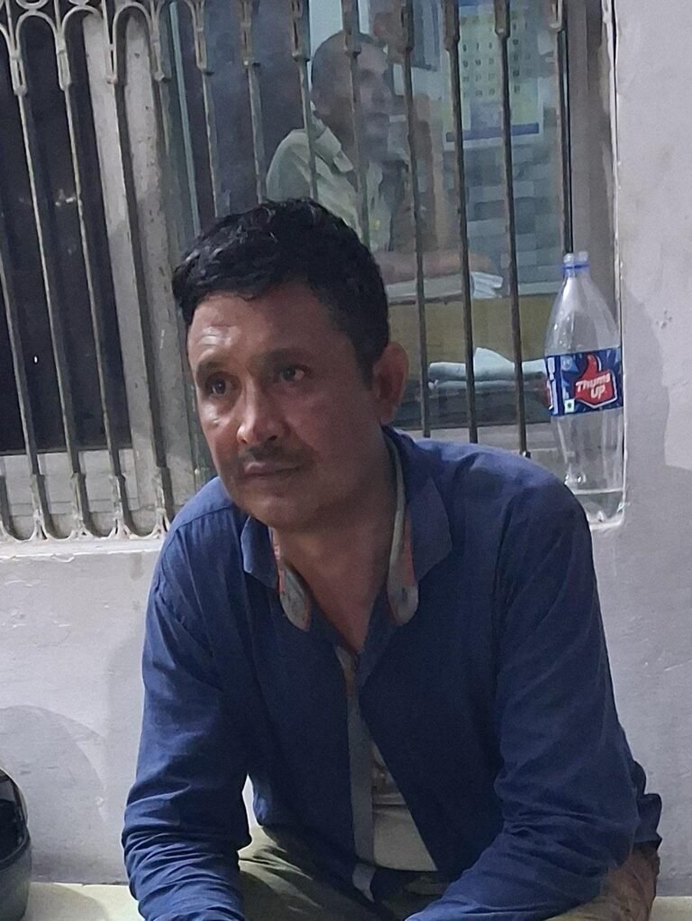 दरोगा और सिपाही पर जानलेवा हमला, वर्दी फाड़ी
