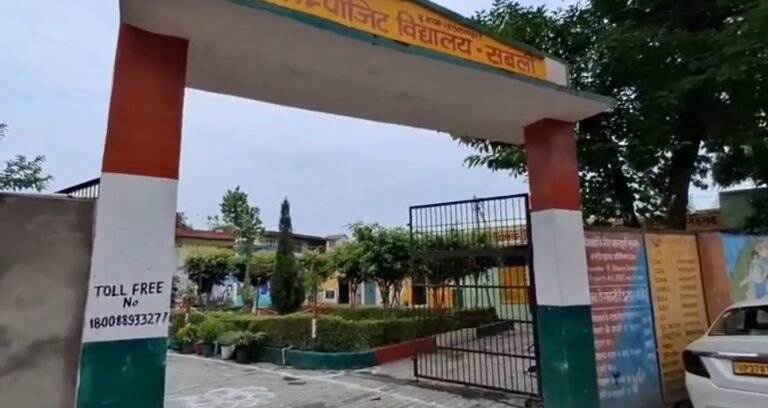 बच्चों के बीच सादगी से मनाया बीएसए दीपा भाटी ने जन्मदिन, खुद परोसा भोजन