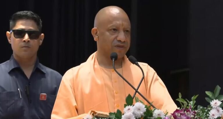 योगी ने कांग्रेस पर साधा निशाना, अयोध्या में ‘मछली भोज’ को लेकर प्रदेश अध्यक्ष पर तीखा हमला